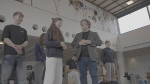 Manipulations show med Adam